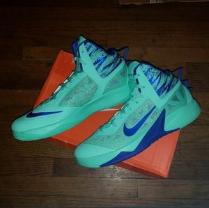 Mens basketball shoes